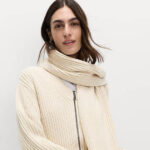 Scardigan: Trendový hybrid šály a cardiganu, bez kterého se letos v zimě neobejtede Scardigan: Trendový hybrid šály a cardiganu, bez kterého se letos v zimě neobejtede