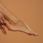 Zbavte se tvrdé a popraskané kůže na patách: 5 osvědčených domácích tipů zajistí jejich dokonalou hebkost Zbavte se tvrdé a popraskané kůže na patách: 5 osvědčených domácích tipů zajistí jejich dokonalou hebkost