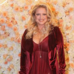 Bříško, boky nebo silnější paže? Návrhářka Alena Wilson má tipy, které lichotí každé postavě