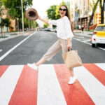 Máváte na řidiče na přechodu? Psychologové odhalili, co toto gesto říká o vaší povaze Máváte na řidiče na přechodu? Psychologové odhalili, co toto gesto říká o vaší povaze