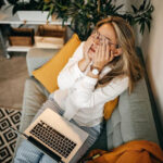 Tělo vysílá nenápadná varování: 4 příznaky které signalizují, že vám chybí vitamin D