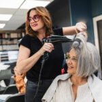 Dejte sbohem nudným délkám. Tento střih sluší všem ženám a ovládne jaro 2026 Dejte sbohem nudným délkám