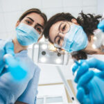 Máte v puse časovanou bombu? Podceněné krvácení dásní může skončit infarktem Máte v puse časovanou bombu? Podceněné krvácení dásní může skončit infarktem