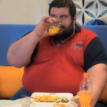 Sedm rohlíků, slanina, sýry a sladkosti jen k snídani